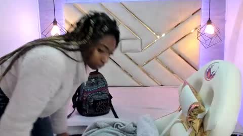 Snapshot of queen_perla_ chatting on January 7, 2025, 11:16 am online show from January 7, 2025, 11:16 am