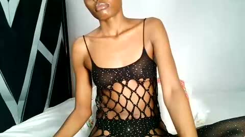 Snapshot of queen_sashavixen chatting on June 29, 2026, 4:41 am queen_sashavixen online show from June 29, 2026, 4:41 am