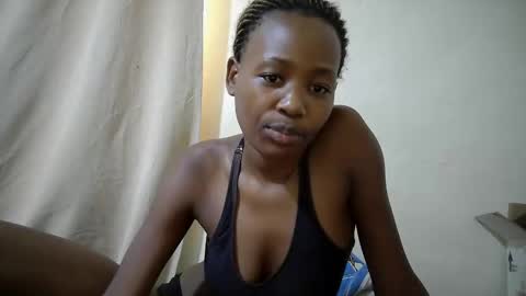 queen_slender online show from May 5, 2026, 7:49 am
