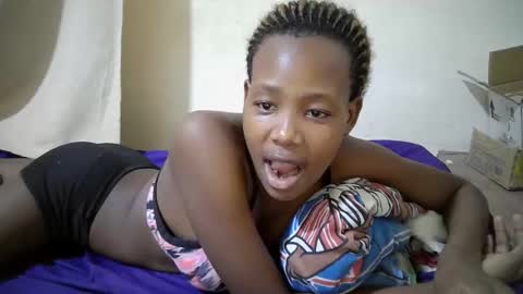 queen_slender online show from May 11, 2026, 2:45 pm