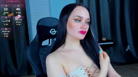 Snapshot of queenaliss chatting on December 8, 2024, 7:58 am Your world and the universe Aliss online show from December 8, 2024, 7:58 am