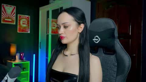 Snapshot of queenaliss chatting on December 19, 2025, 11:28 am Your world and the universe Aliss online show from December 19, 2025, 11:28 am