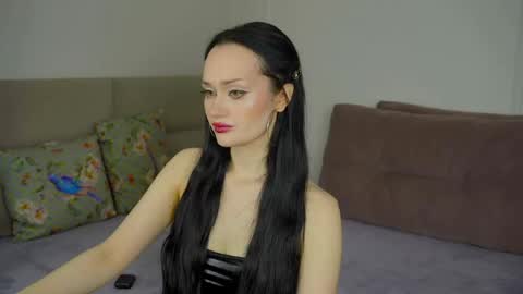 Snapshot of queenaliss chatting on April 28, 2026, 7:02 am Your world and the universe Aliss online show from April 28, 2026, 7:02 am