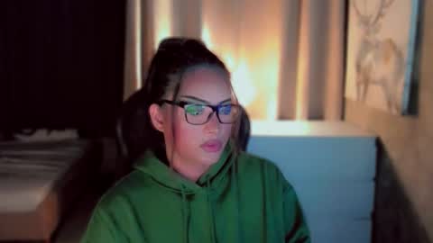 Snapshot of queenarthalia chatting on January 6, 2026, 10:34 pm ARTHA online show from January 6, 2026, 10:34 pm