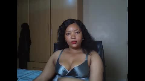 Snapshot of queenbebony2 chatting on February 3, 2026, 2:32 am Queenbebony2 online show from February 3, 2026, 2:32 am