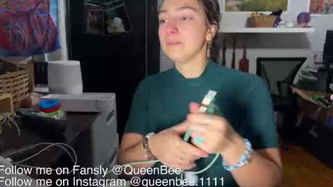 Snapshot of queenbee1111 chatting on November 8, 2025, 3:29 am QueenBee online show from November 8, 2025, 3:29 am