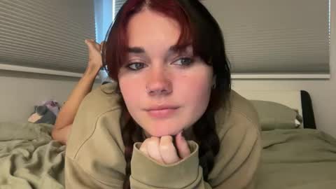 Snapshot of queencassidyy chatting on December 18, 2025, 11:55 pm Cassidy online show from December 18, 2025, 11:55 pm