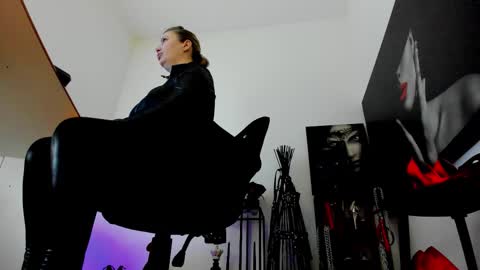 Snapshot of queencatsnow chatting on January 17, 2026, 2:38 am Misscatsnow online show from January 17, 2026, 2:38 am