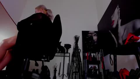 Snapshot of queencatsnow chatting on February 4, 2026, 2:06 am Misscatsnow online show from February 4, 2026, 2:06 am