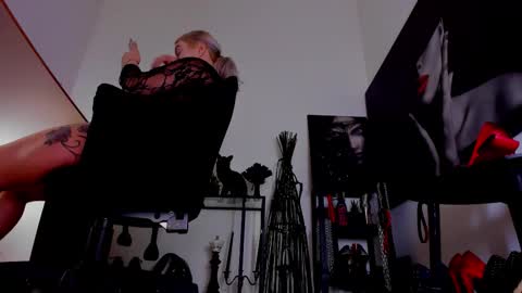 Snapshot of queencatsnow chatting on February 5, 2026, 2:05 am Misscatsnow online show from February 5, 2026, 2:05 am