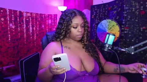 Queen Cherise Roze online show from February 18, 2026, 3:52 pm