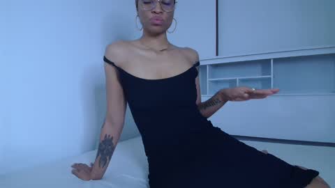Snapshot of queendom_ing chatting on January 20, 2025, 2:53 am Sweet Goddess online show from January 20, 2025, 2:53 am