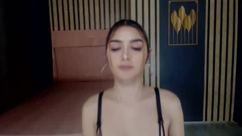 queenemeraldts online show from December 18, 2024, 5:37 am