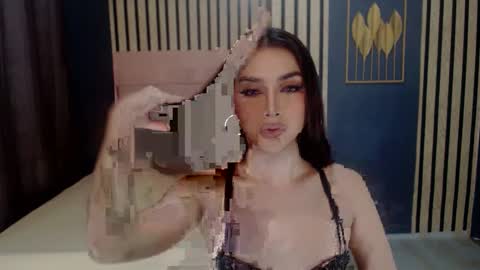 queenemeraldts online show from January 13, 2025, 1:23 am