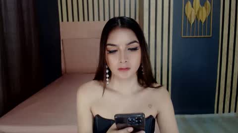 queenemeraldts online show from January 22, 2025, 5:05 am