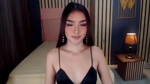 queenemeraldts online show from February 18, 2025, 1:54 am