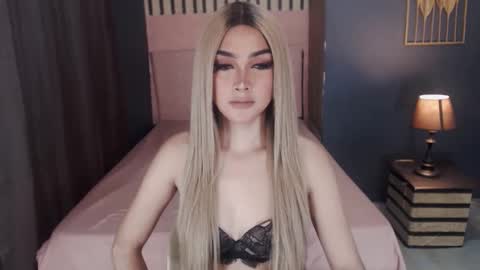 queenemeraldts online show from February 26, 2025, 2:26 am