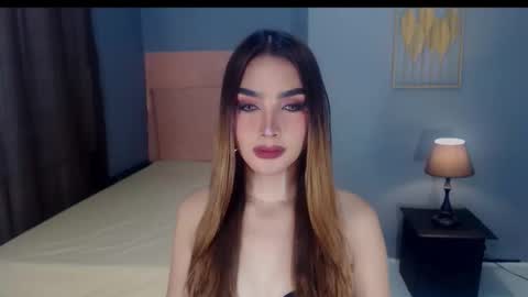 queenemeraldts online show from September 16, 2025, 2:01 am