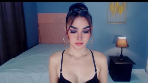 queenemeraldts online show from September 20, 2025, 3:07 am