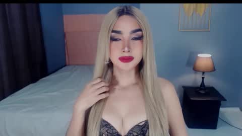 queenemeraldts online show from September 22, 2025, 2:13 am