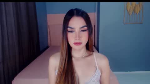 queenemeraldts online show from October 4, 2025, 3:04 am