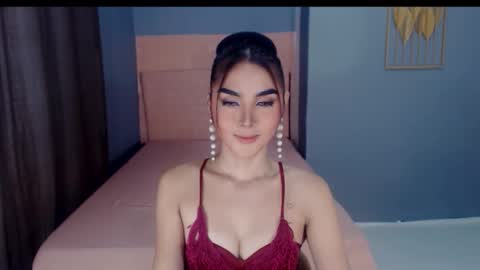 queenemeraldts online show from October 10, 2025, 2:54 am