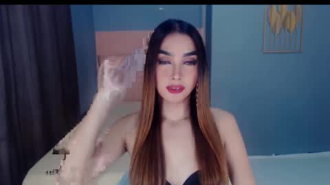 queenemeraldts online show from October 14, 2025, 1:17 am