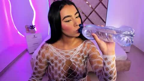 Snapshot of queenie_star1 chatting on March 10, 2026, 8:47 pm Maria Del Mar online show from March 10, 2026, 8:47 pm