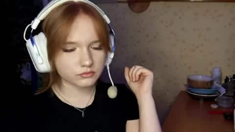 Snapshot of queenmangiamele chatting on March 18, 2026, 6:49 am Bella online show from March 18, 2026, 6:49 am