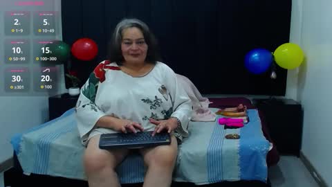 Snapshot of queenmature chatting on October 20, 2025, 8:09 pm VickyBoobss online show from October 20, 2025, 8:09 pm