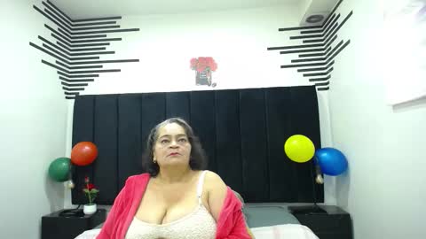 Snapshot of queenmature chatting on November 9, 2025, 12:58 pm VickyBoobss online show from November 9, 2025, 12:58 pm