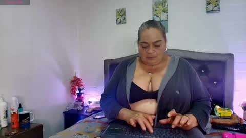 Snapshot of queenmature chatting on May 10, 2026, 1:05 pm VickyBoobss online show from May 10, 2026, 1:05 pm