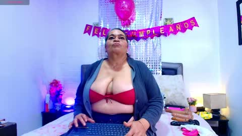 Snapshot of queenmature chatting on May 16, 2026, 12:59 pm VickyBoobss online show from May 16, 2026, 12:59 pm