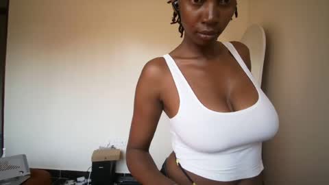 queenmom online show from July 31, 2026, 12:26 pm
