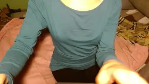 Snapshot of queenoftenderness chatting on October 17, 2025, 6:10 pm queenoftenderness online show from October 17, 2025, 6:10 pm