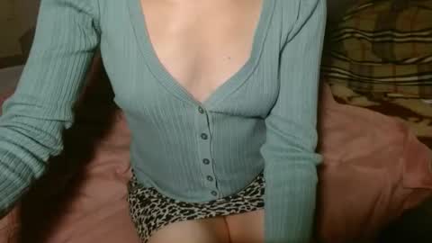 Snapshot of queenoftenderness chatting on November 21, 2025, 6:50 pm queenoftenderness online show from November 21, 2025, 6:50 pm