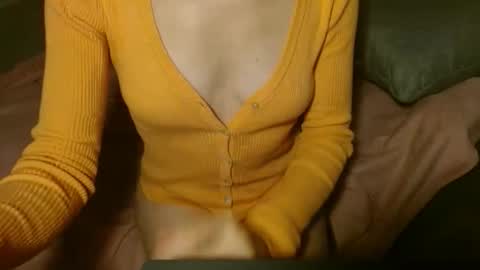 Snapshot of queenoftenderness chatting on November 24, 2025, 5:45 pm queenoftenderness online show from November 24, 2025, 5:45 pm