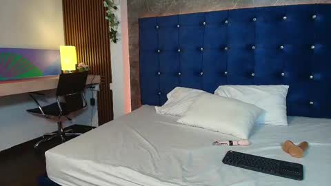 Snapshot of queenscarlett_ chatting on October 9, 2025, 9:35 pm Scarlett online show from October 9, 2025, 9:35 pm