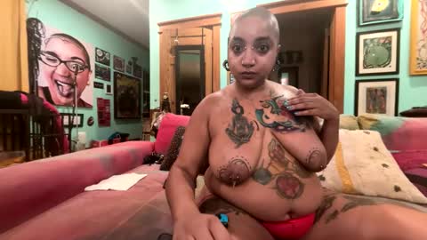 Snapshot of queensquirtntwerk chatting on March 16, 2026, 5:44 am Queen Hilarity online show from March 16, 2026, 5:44 am