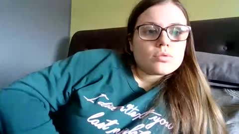 queenstuff online show from February 9, 2026, 12:20 pm