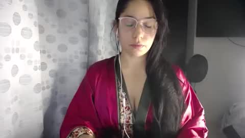 Paola online show from May 14, 2026, 3:35 am