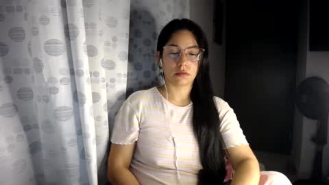 Snapshot of queenvictoria2023 chatting on June 12, 2026, 2:43 am Paola online show from June 12, 2026, 2:43 am