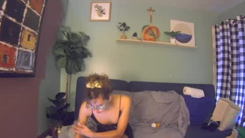 Mia online show from September 23, 2025, 6:00 pm