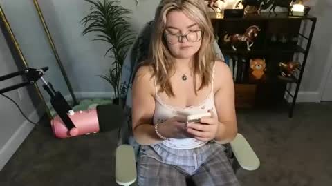 Bri online show from November 16, 2025, 2:17 am