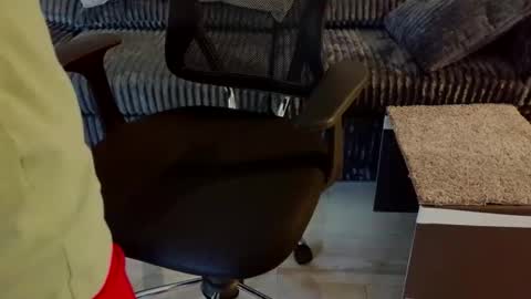 Snapshot of questionsfordays chatting on May 1, 2026, 10:36 pm DaddyDreams online show from May 1, 2026, 10:36 pm