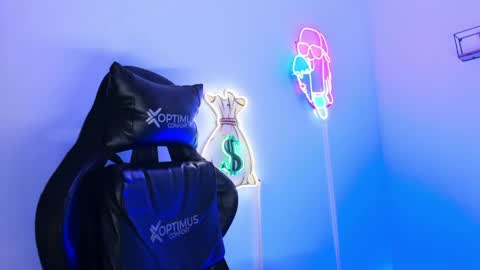 quetzal_coatl_ online show from April 6, 2026, 11:27 pm