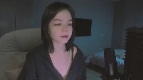 Snapshot of quietluxury chatting on December 21, 2025, 10:44 am quietluxury online show from December 21, 2025, 10:44 am