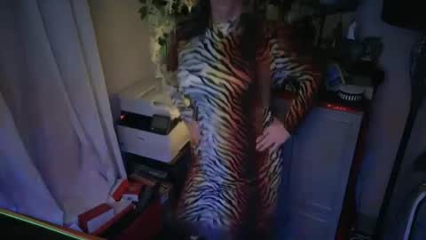 Snapshot of qweenviva chatting on January 29, 2025, 1:27 am ViVaLuvLicious online show from January 29, 2025, 1:27 am