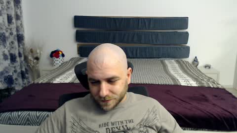 Snapshot of r0bila chatting on January 24, 2025, 9:47 pm R0bila online show from January 24, 2025, 9:47 pm