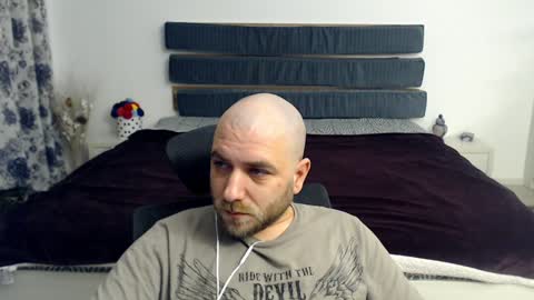 Snapshot of r0bila chatting on January 25, 2025, 11:43 pm R0bila online show from January 25, 2025, 11:43 pm